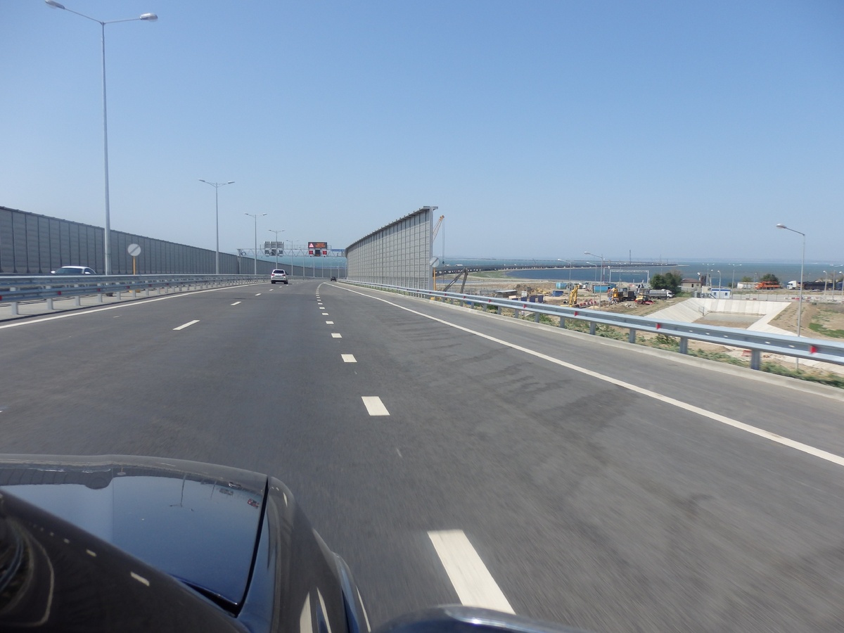 Море виднеется