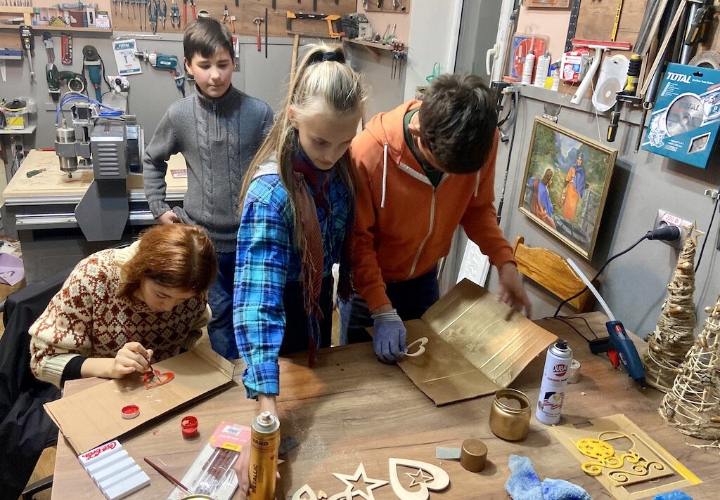 Красим игрушки