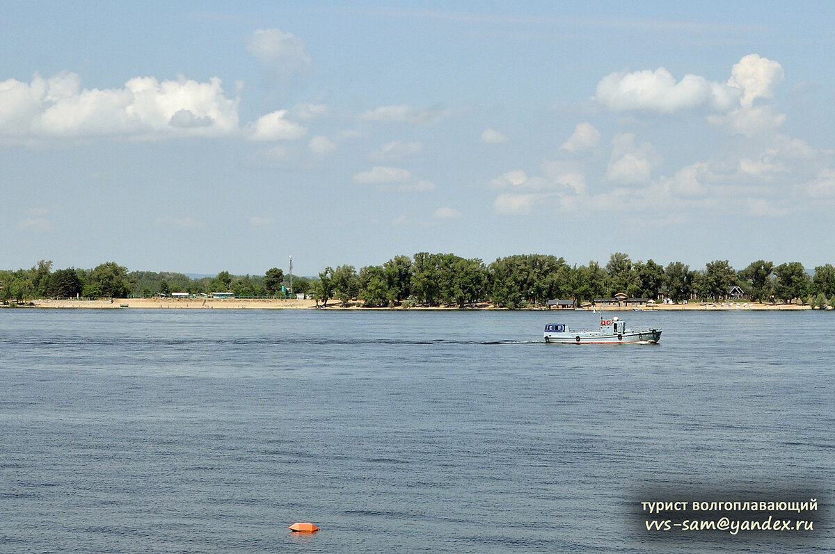 Базы отдыха напротив Старой набережной. Фото 08.07.2018.