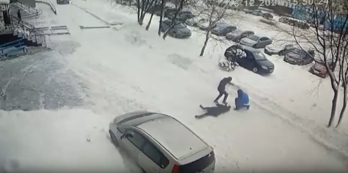Нападение на таксистку. Избитый человек на снегу. Драки в Линево Искитимский район.