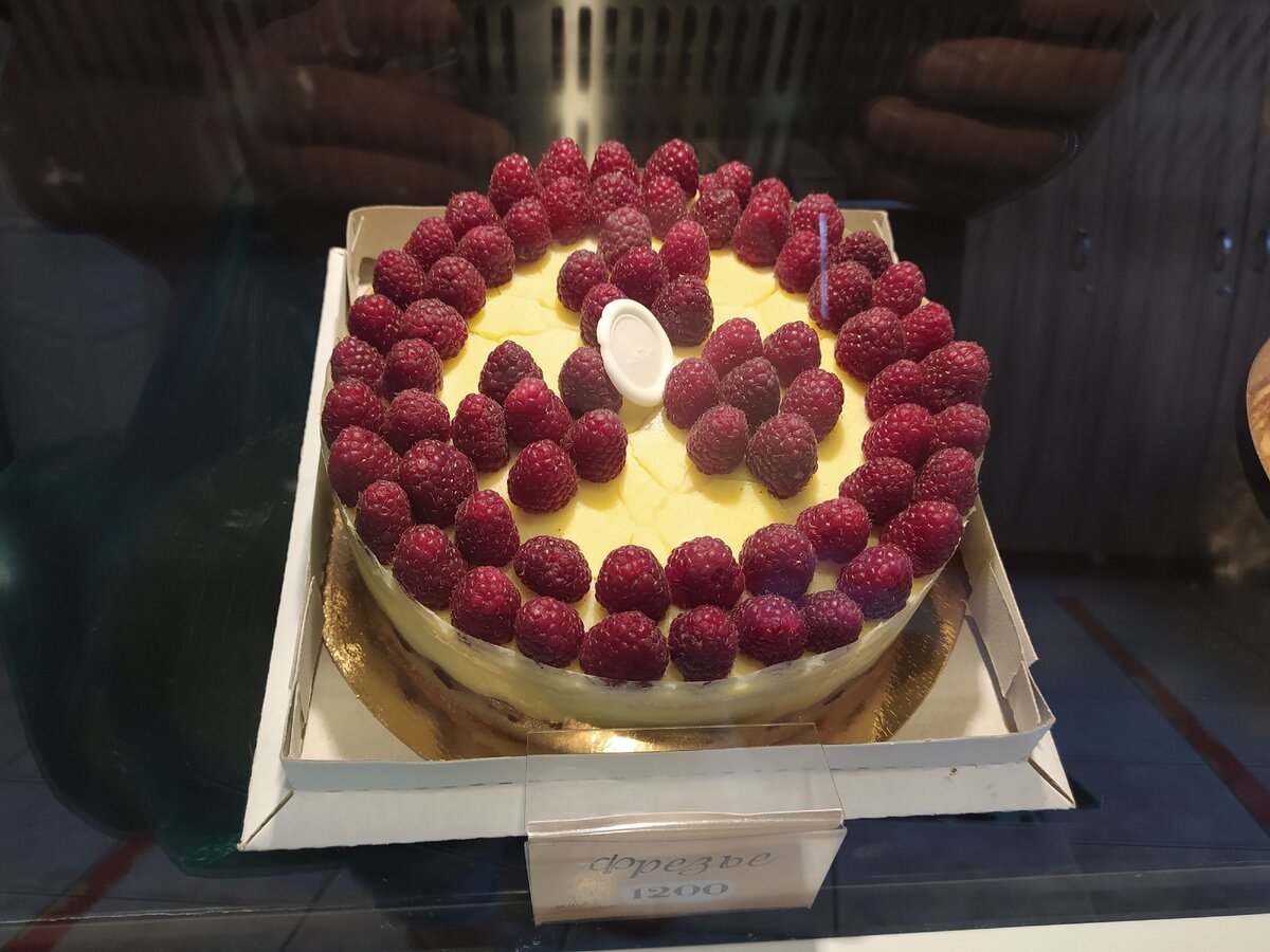 торты майкоп. зелёный торт с ягодами. торт карнавал. торт майкопский праздничный. торты майкоп.