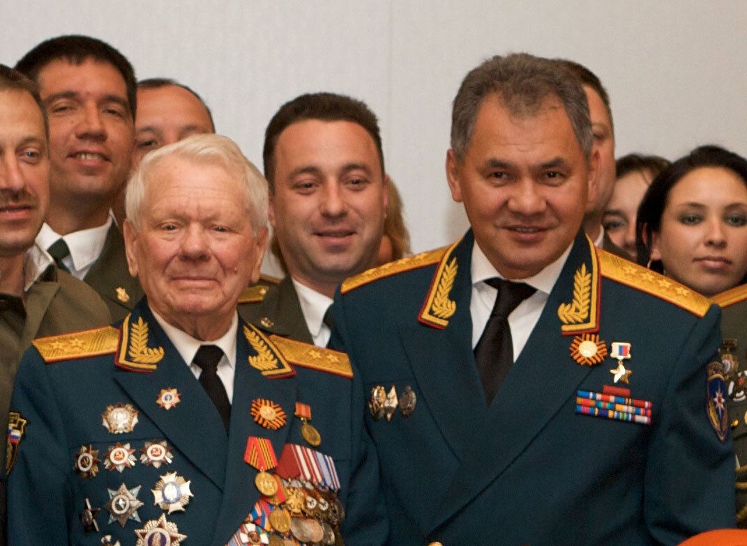 Награды шойгу сергея кужугетовича. Генерал армии МЧС Шойгу. Сергей Шойгу в орденах. Сергей Кужугетович Шойгу награды. Михайлик МЧС.
