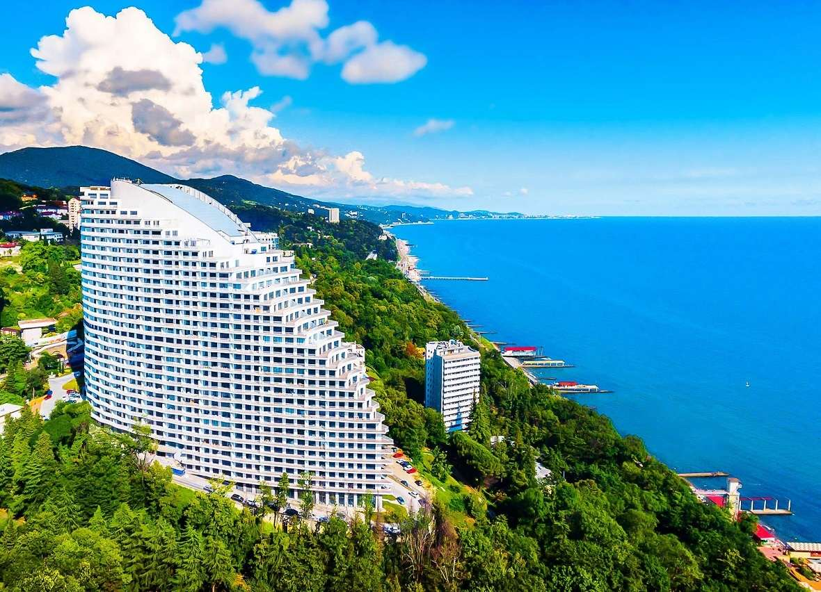 Курортный проспект 105 актер гэлакси. Просвещения, 84. Интерьер квартир в сочи. Бревис апарт отель сочи. Сочи крымская 89 жк посейдон.