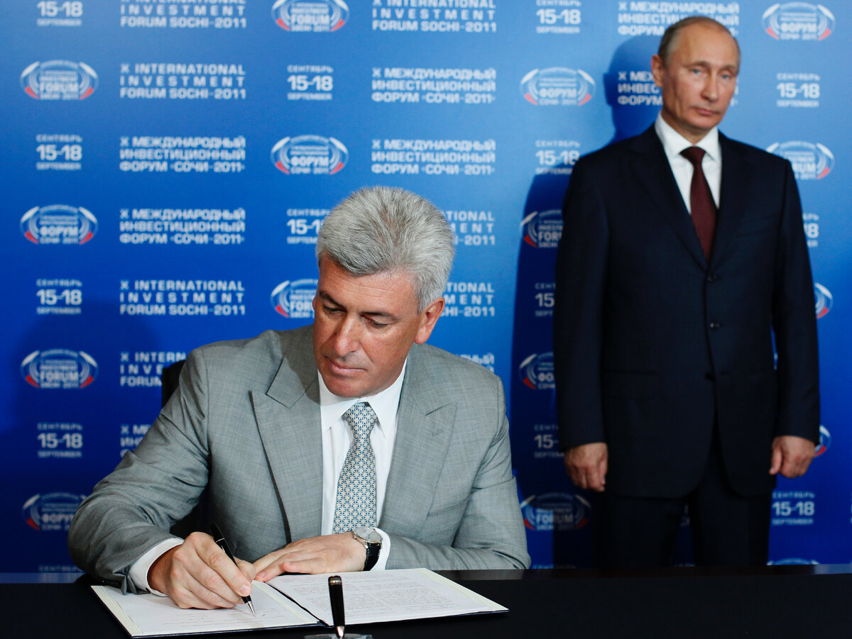 Вопреки закону петербургская прокуратура, призванная следить за соблюдением прав и свобод человека, утвердила обвинение бизнесмену Валерию Израйлиту — он провел в изоляторе 38 месяцев. За это время его признали банкротам, а его активы перешли под контроль товарищам, близким к президенту Владимиру Путину.  Фото: КУЛ.