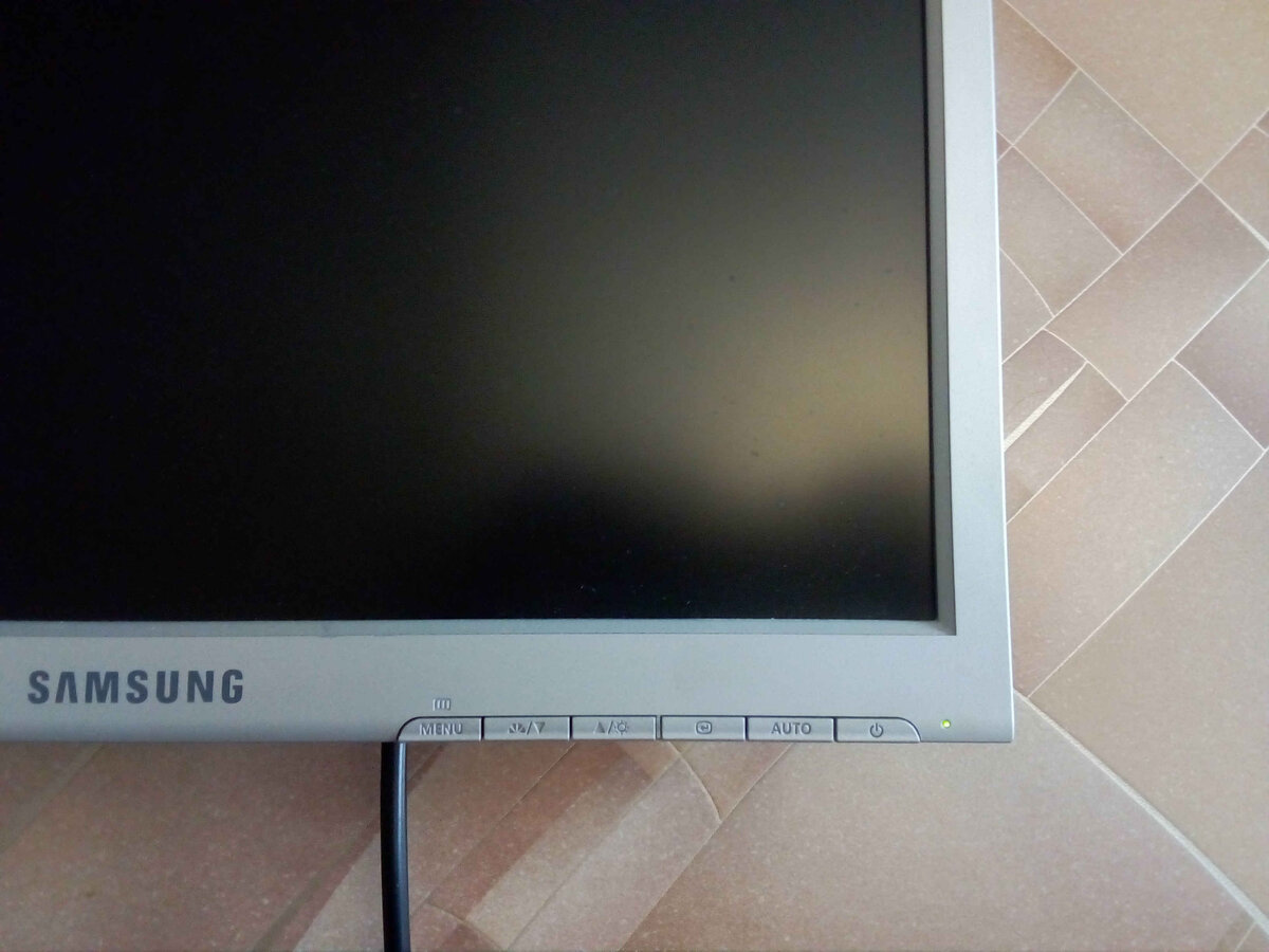 Samsung 740n тусклое изображение