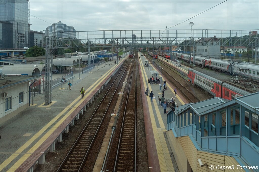 Пригородный железнодорожный вокзал. Вид сверху