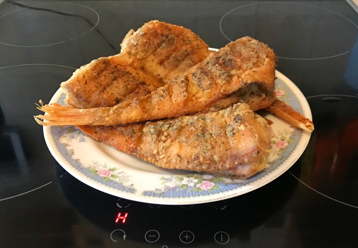 Жареный морской окунь с хрустящей корочкой