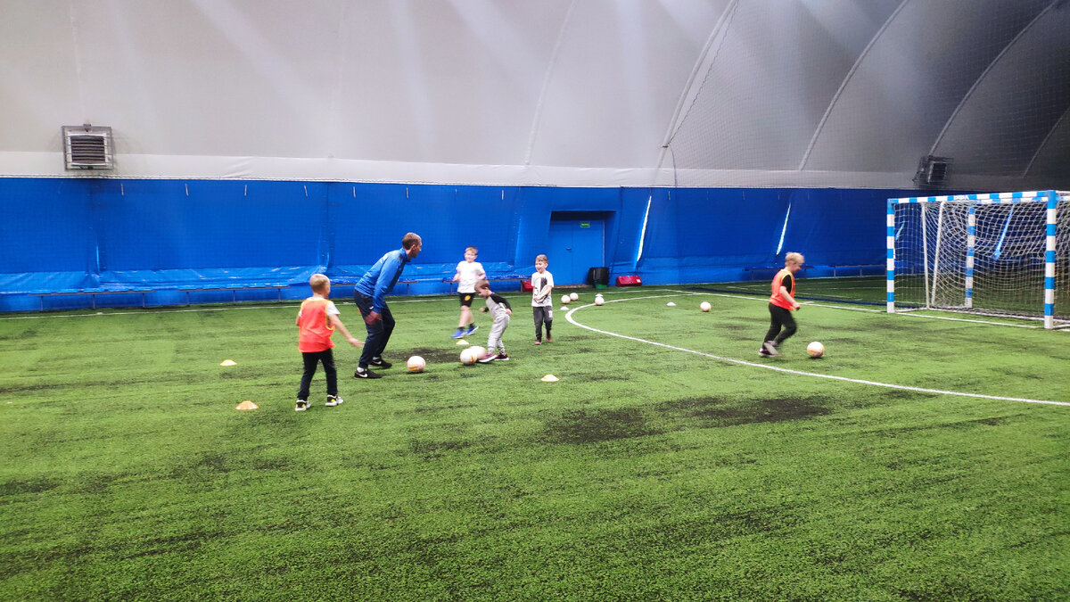 Фото сделано с тренировки футбольной школы WINNER. Самара