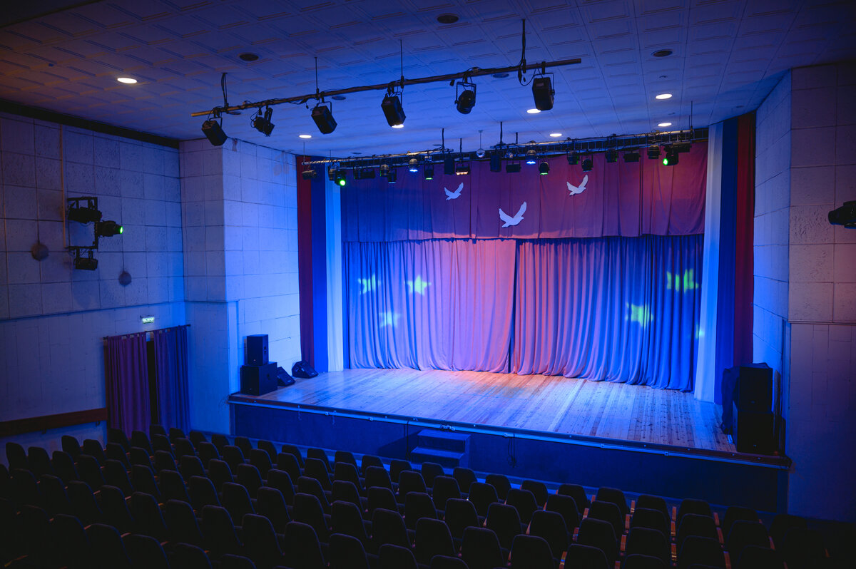 Центр предлагает целый спектр услуг и возможностей для творческого и культурного развития. Самые актуальные и востребованные на сегодняшний день творческие направления представлены на любой вкус и возраст.