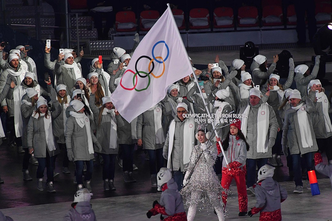 Спортсмены под нейтральным флагом. Российские спортсмены под нейтральным флагом. Россия без флага на Олимпиаде. Российские спортсмены под флагом ссср