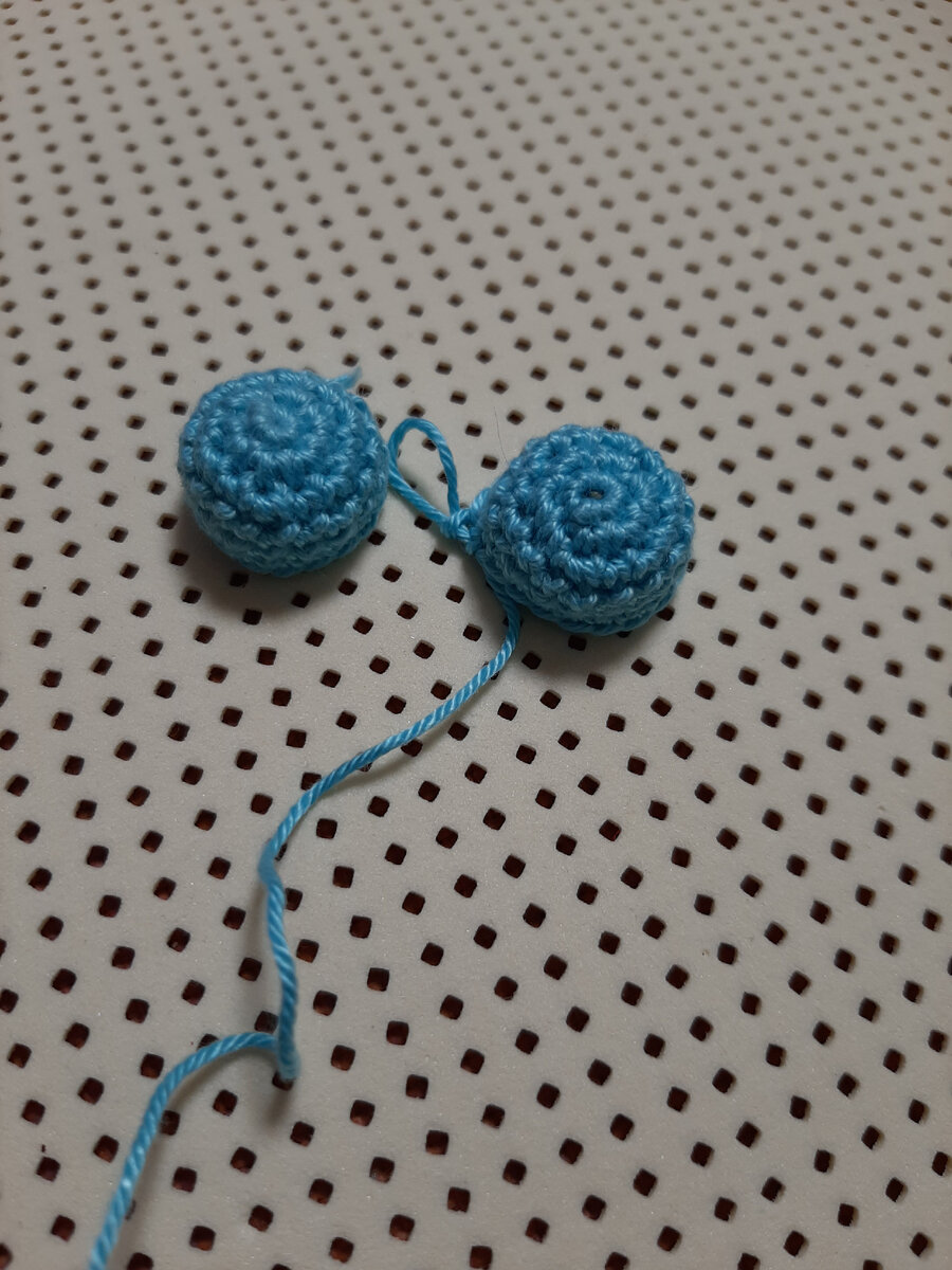 Вот у нас получилось 2 одинаковые детали. 