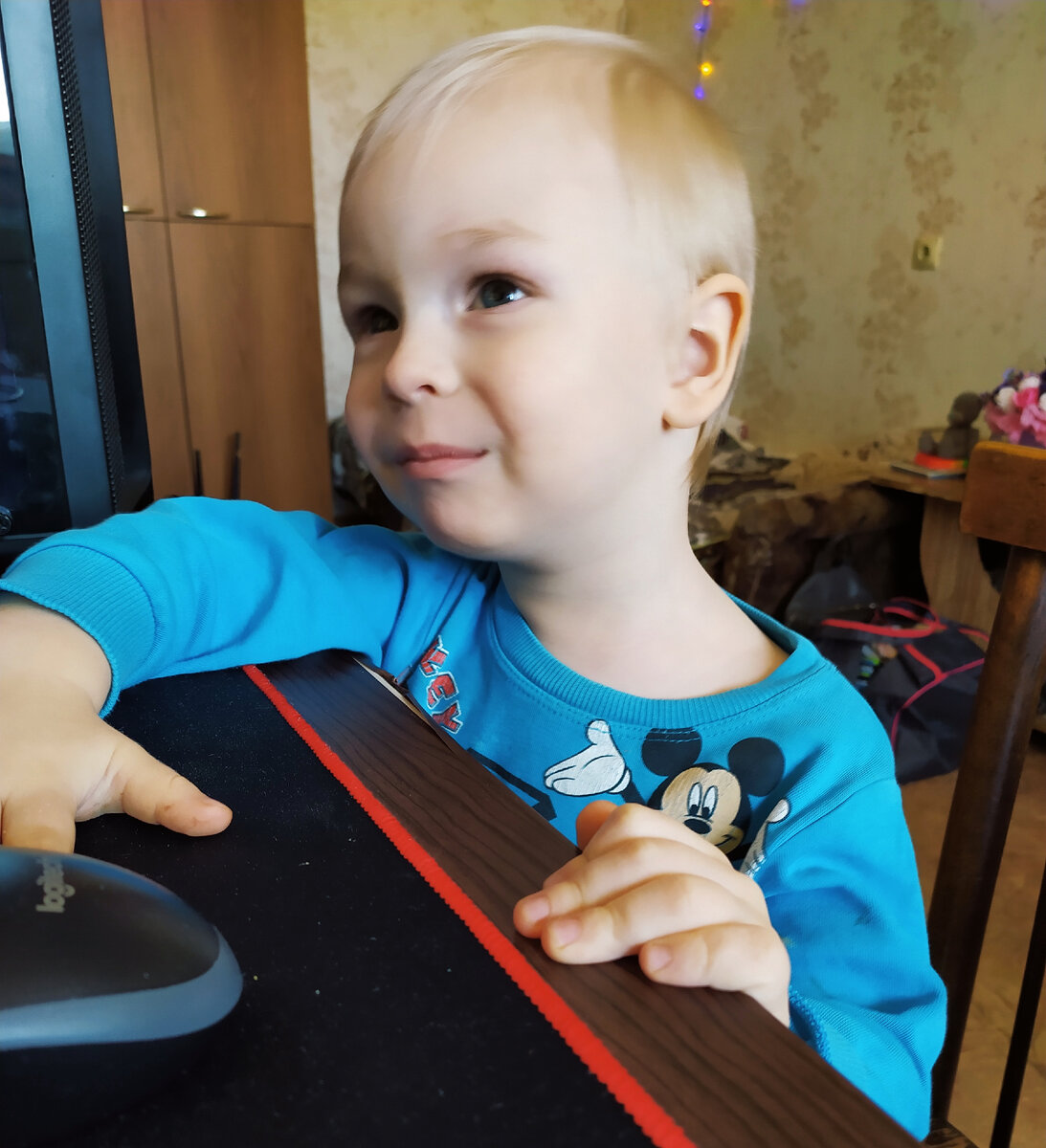 Митюня в новой обстановке. Комьютер, он и в Африке компьютер. 