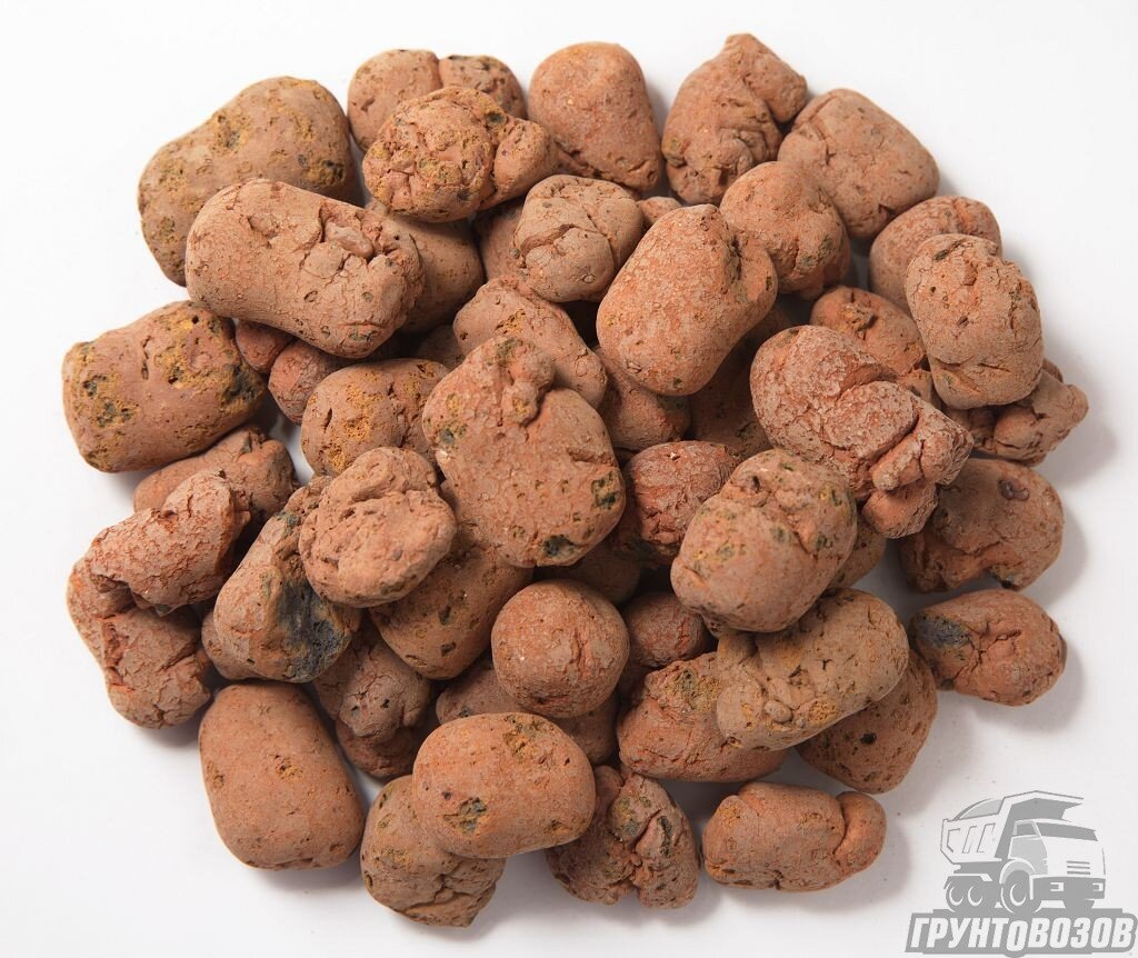 Узнать керамзит очень легко – у него округлые красно-коричневые гранулы с плотной спекшейся оболочкой