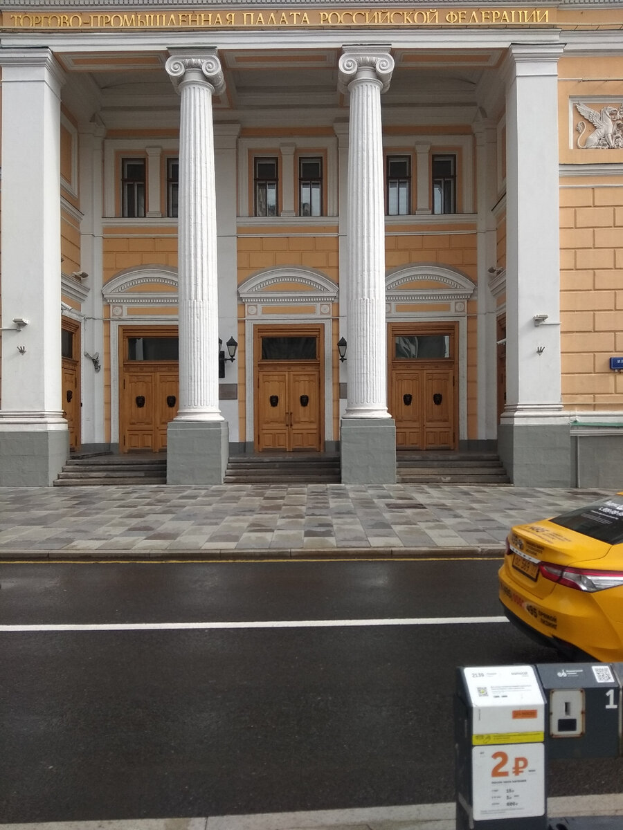 Здание Биржи сегодня. Фото автора