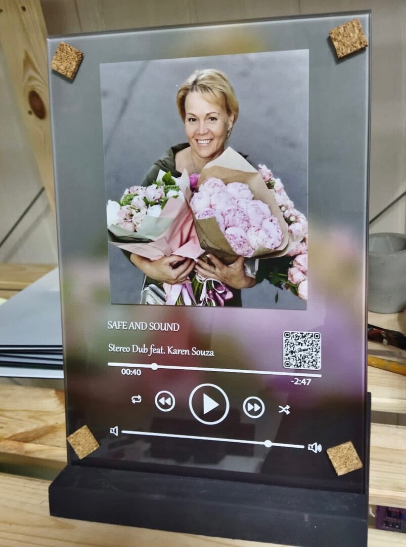 Портрет на стекле с дополненной реальностью 