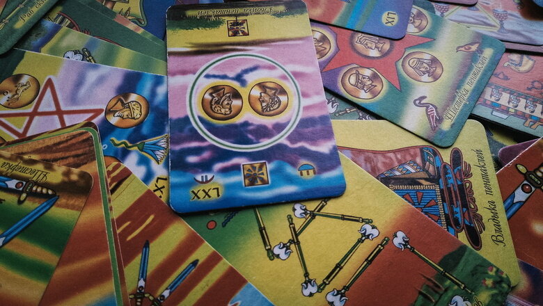 Граждане боролись со стрессом в 2022 году, скупая карты таро