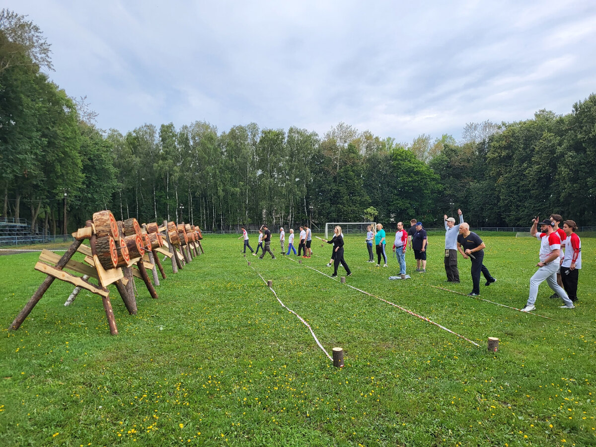 На ножах рязань. Школа 360 рязань. Мишень для метания топора. Клуб пересвет рязани. Пересвет рязань метание ножей.