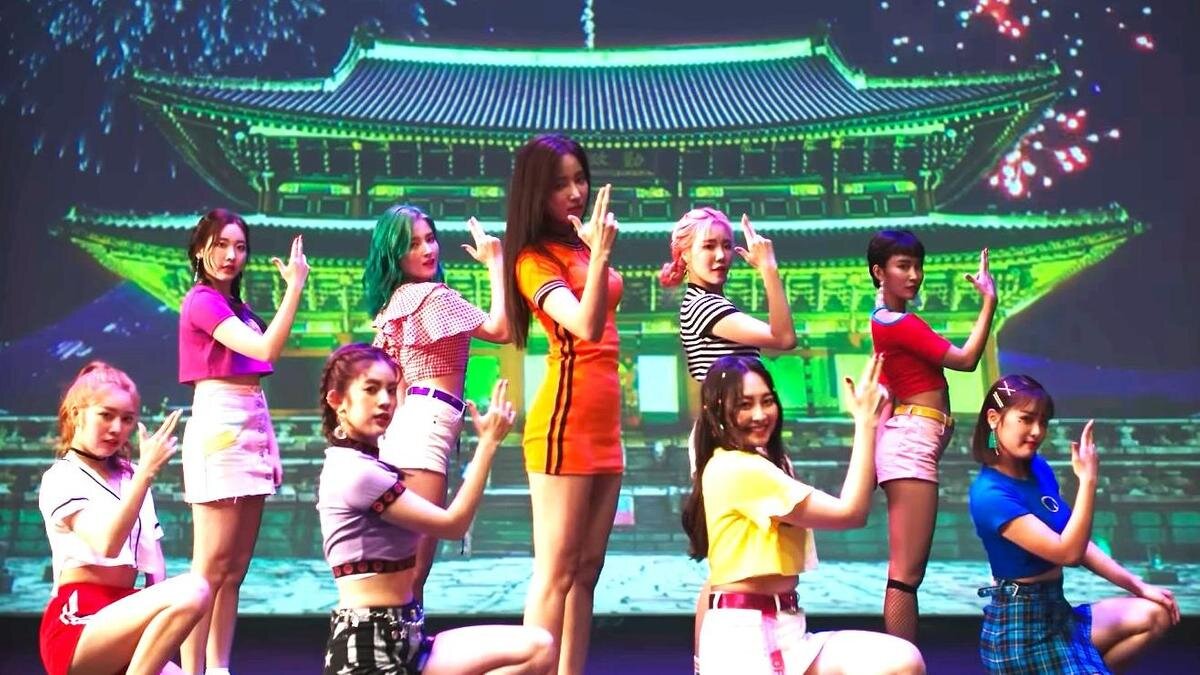    Кадр из музыкального видео «Baam»:YouTube / MLD ENTERTAINMENT