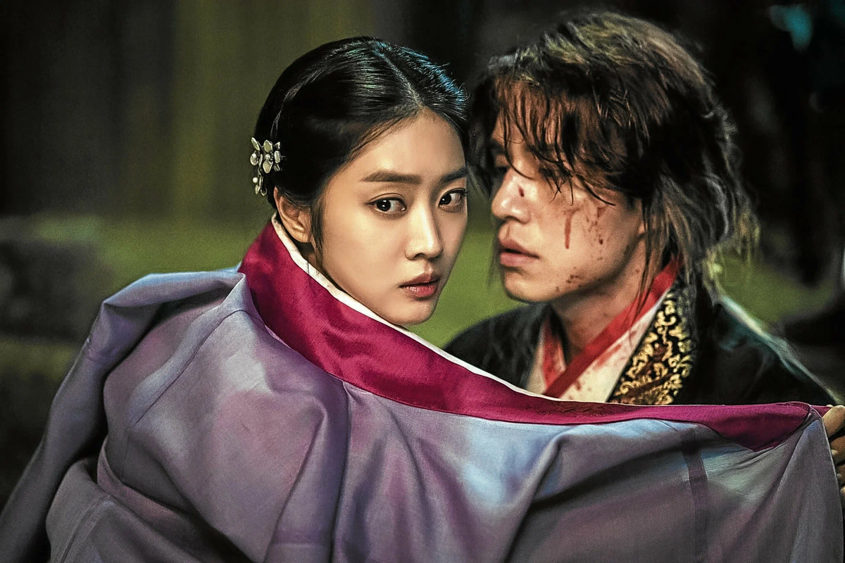 Легенда синего моря русалка. Дорама корейские легенды. Дорама корейские легенды. Кумихо дорама ли дон ук. Дорама легенда синего моря тео поцелуй.