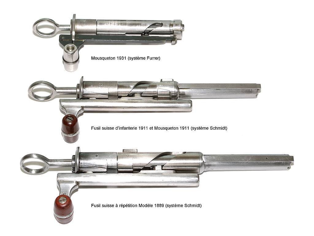 Затворы швейцарских винтовок (сверху вниз) обр. 1889 года, обр. 1889/1911 года, обр. 1931 года.