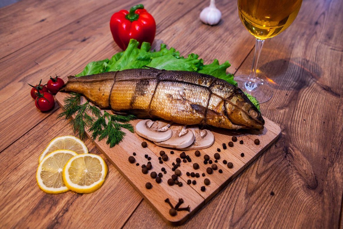 Копченая рыба – польза на больших застольях