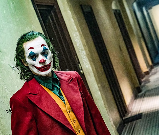 Темный рыцарь фильм 2008 джокер. Хит леджер в образе джокера. Стоит джокер. Джокер артур флек. Джокер 2019 в полный рост.