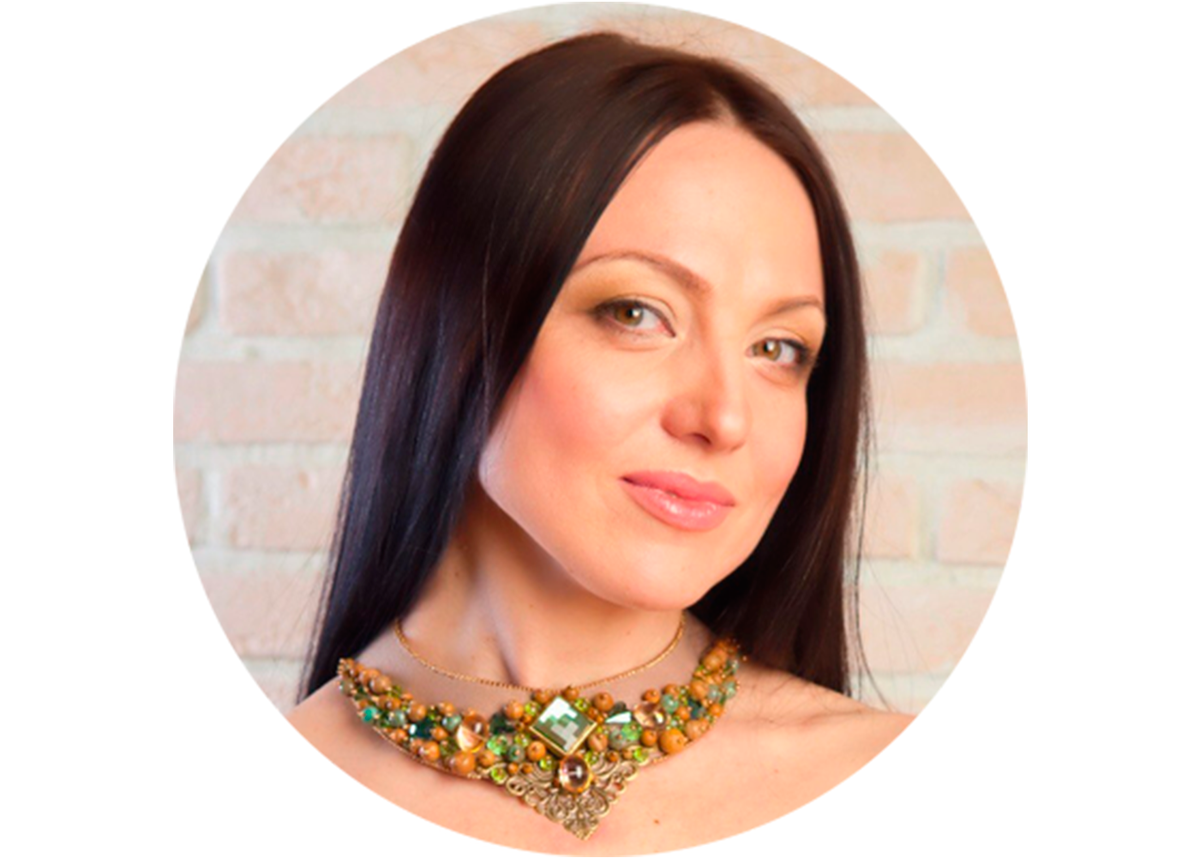 Юлия Быковская 42 года. Руководитель отдела недвижимости в юридической компании и
солистка группы "ORION" 