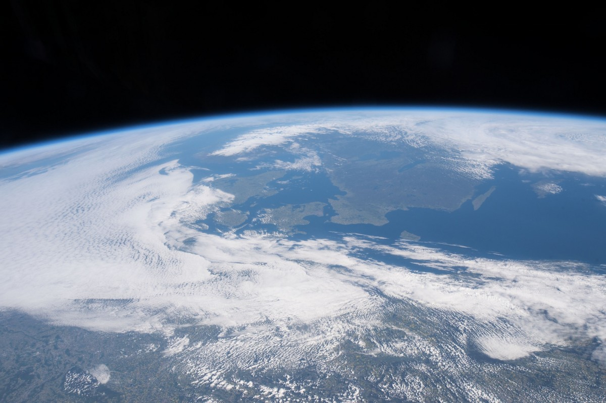 https://c.pxhere.com/photos/bc/e2/international_space_station_view_space_day_time_clouds_earth_northern_europe_ocean-1030912.jpg!d