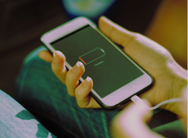 Зарядка батареи телефона