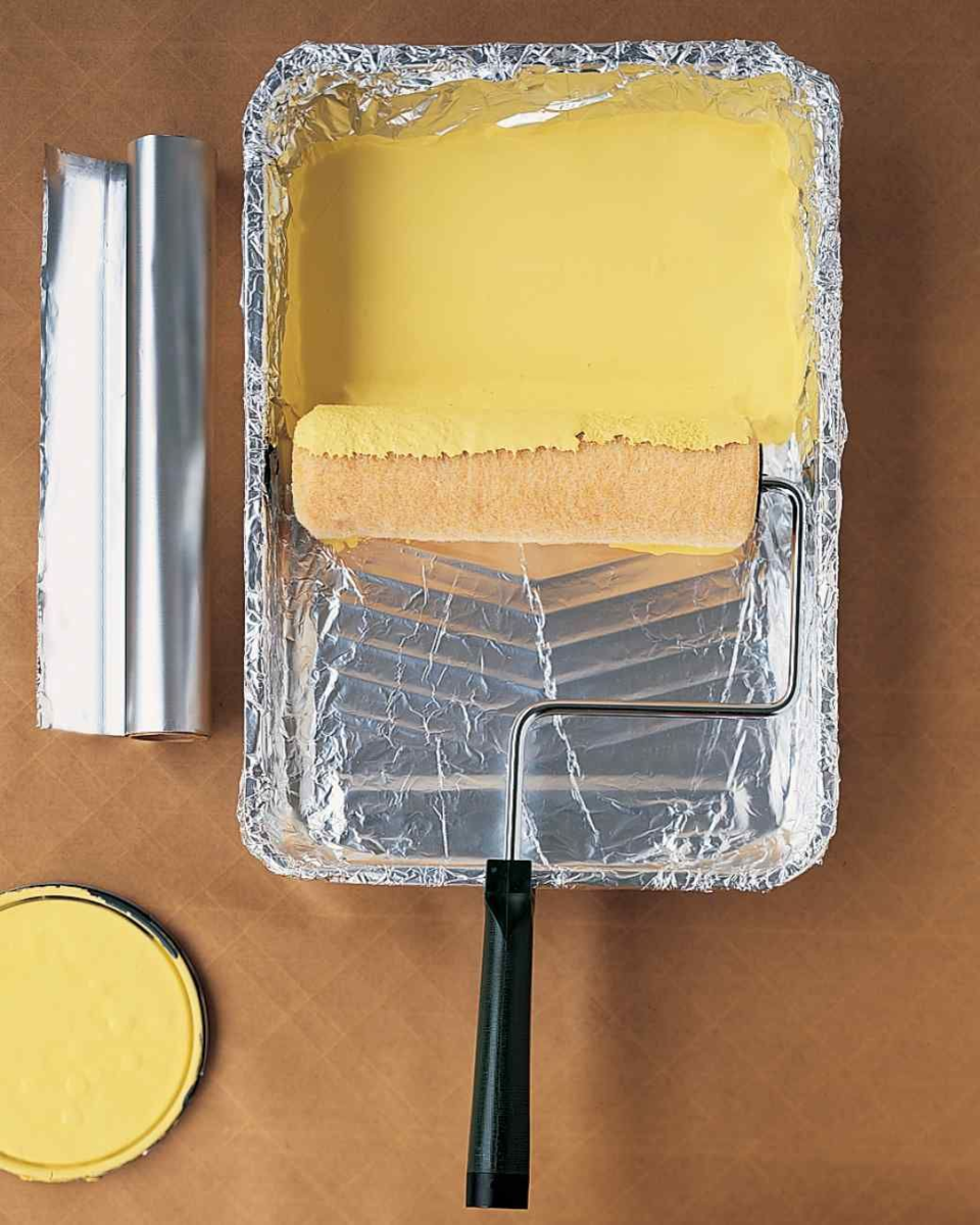 Paint pan. Лайфхаки лоток для краски. Лайфхак с краской. Лоток с краской в фольге. Лоток для покраски валиком.