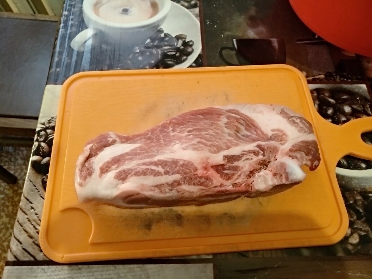 мясо нужно обязательно с косточкой будет вкуснее навар бульона