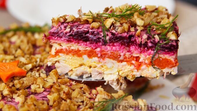 Фото приготовления рецепта: Салат "Генерал" с копчёной курицей - шаг №13
Салат "Генерал" получается потрясающе вкусным и очень сытным!
Приятного аппетита!