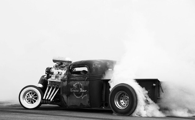 https://pixabay.com/ru/photos/автомобиль-выгорания-hot-rod-дым-4127872/