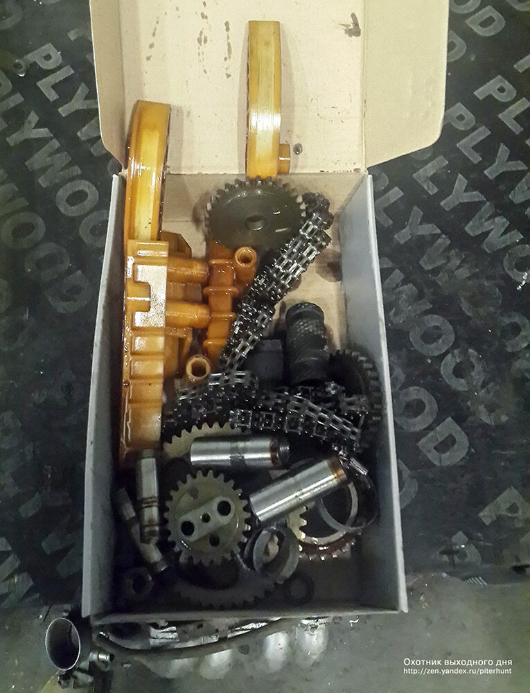 Мой старый комплект ГРМ забирать не стал, но сфоткал на память.
