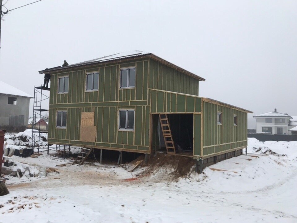 3е мужчин построили каркасный дом, говорят что и зимой будет тепло. Фото До/После.