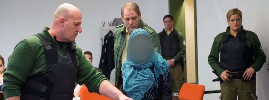 Немка, уезжавшая в Сирию, теперь перед судом. Всего-лишь помощница или боевик?