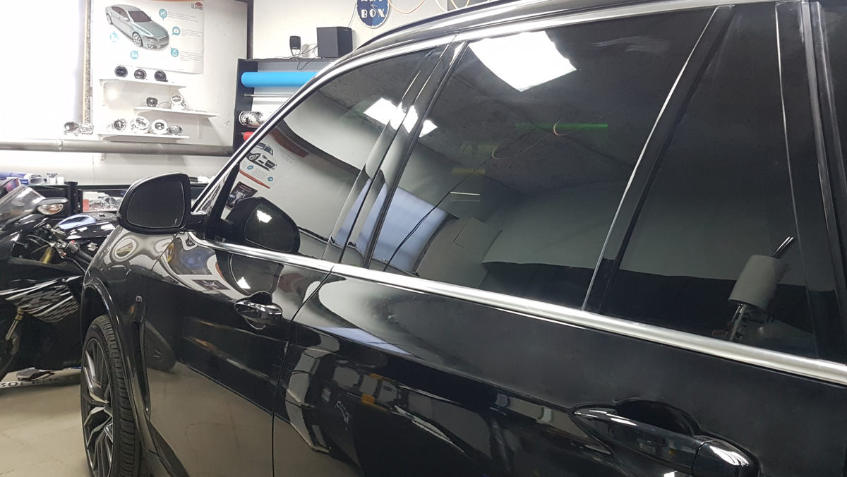 Зону вокруг стекол видите? Вот это вот оно.