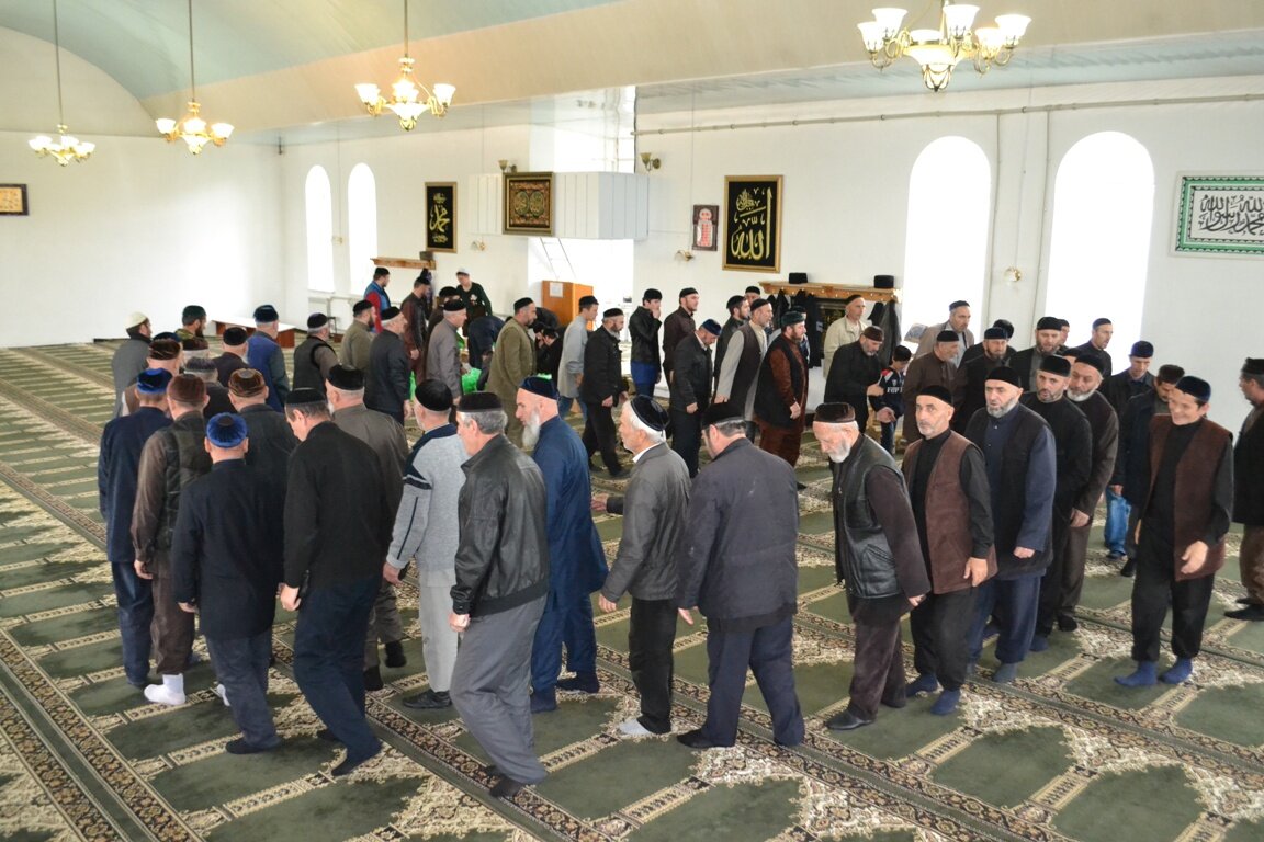 Что такое зикр у чеченцев. Ритуальные танцы зикр чеченцы. Центральная мечеть итум-кале. Что такое зикр в исламе у чеченцев. Зикр кадыров.