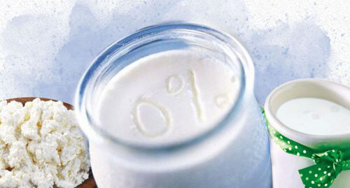 Итак, к пользе обезжиренных (жирностью до 1,8 %) молочных продуктов можно отнести:
 • Низкая калорийность, содержит мало жиров и достаточное количество  белка, что в свою очередь является большим плюсом для тех, кто худеет и  занимается спортом;
 • Обезжиренные молочные продукты – хороший вариант для легких перекусов, к примеру, менее жирным творогом можно перекусить несколько раз за день (к примеру, утром и вечером, если хочется кушать);
 • Способствует восстановлению микрофлоры желудочно-кишечного тракта;