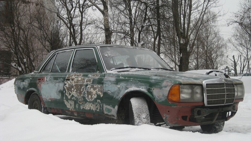 Мерседес. Ржавый, но популярный.