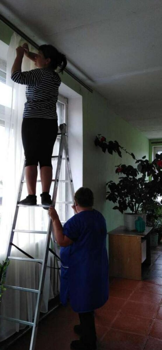 Моем,красим,вешаем.