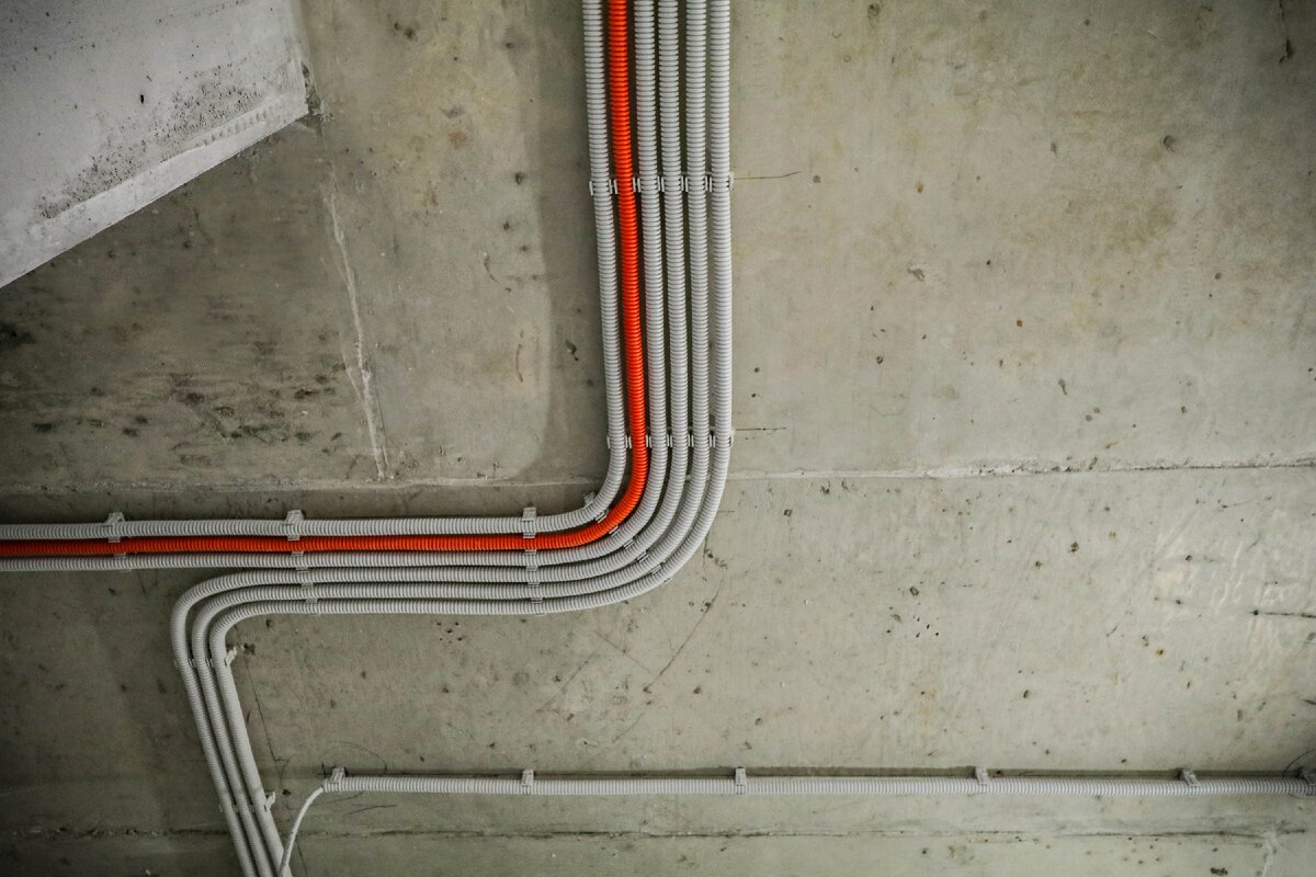 Прокладка в гофротрубах