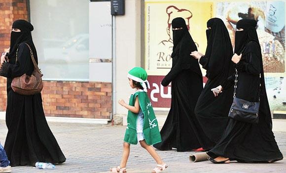 В то же время, в некоторых мечетях фотосъемка разрешена — красоты архитектуры фотографировать никто не запрещает. Но всегда проверяйте правила конкретного храма (мечети) насчет фотосъемки.