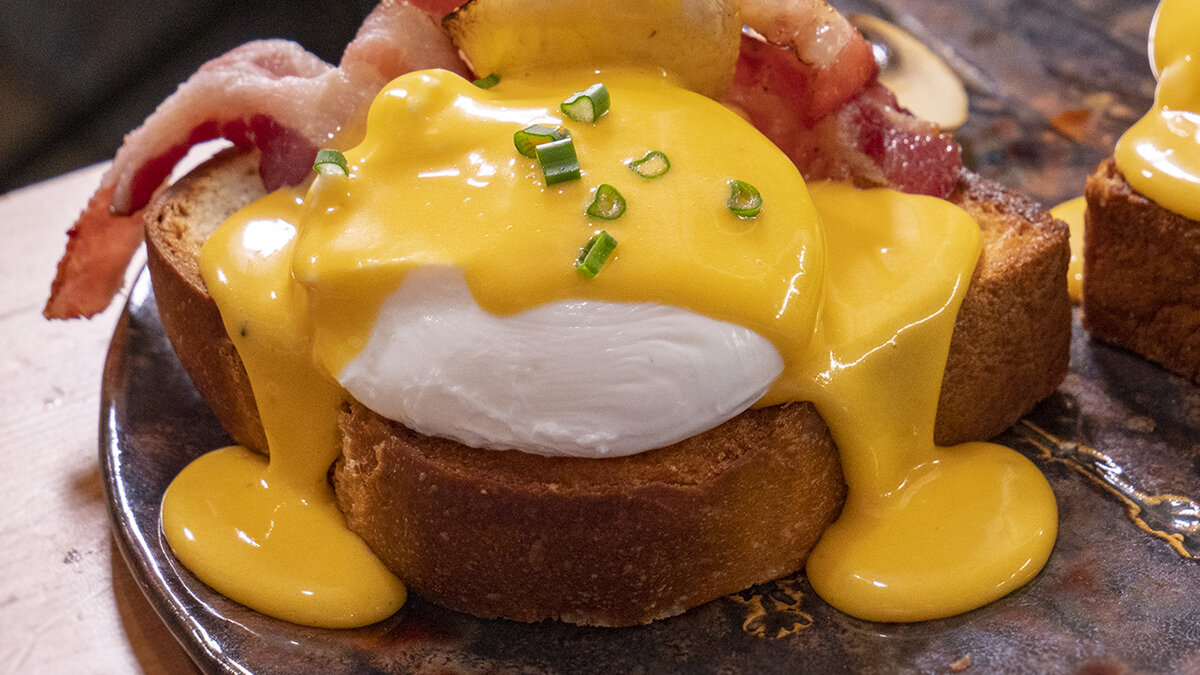 Яйца Бенедикт 