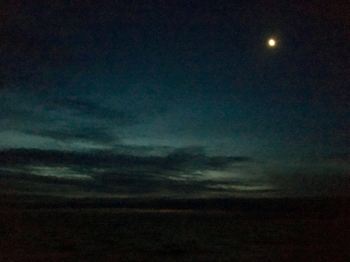 Рыбинское водохранилище. 4 утра. Небо светлеет