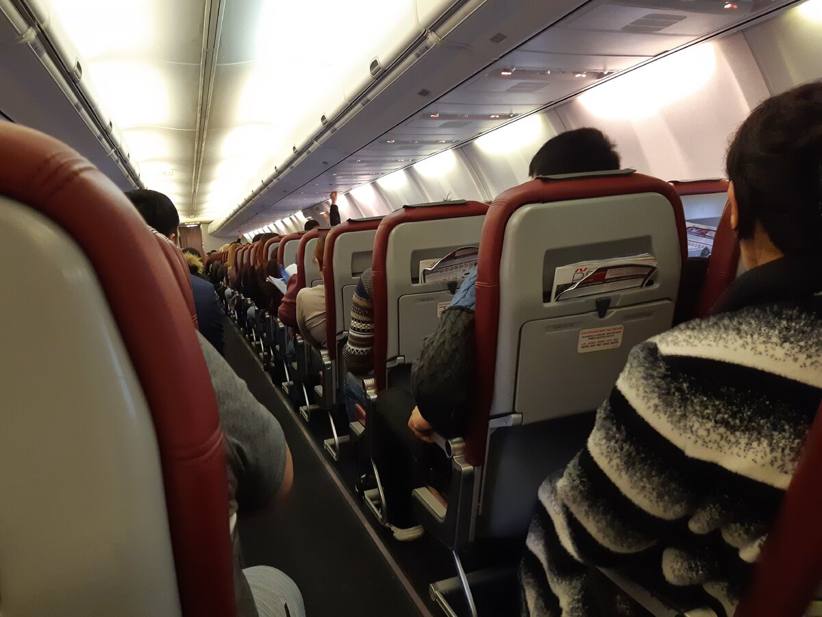 Норд винд куба какой самолет. Embraer 190 Норд Винд. Nordwind Airlines салон. Самолёт Nordwind Airlines внутри. Рейс Норд Винд n4 140.