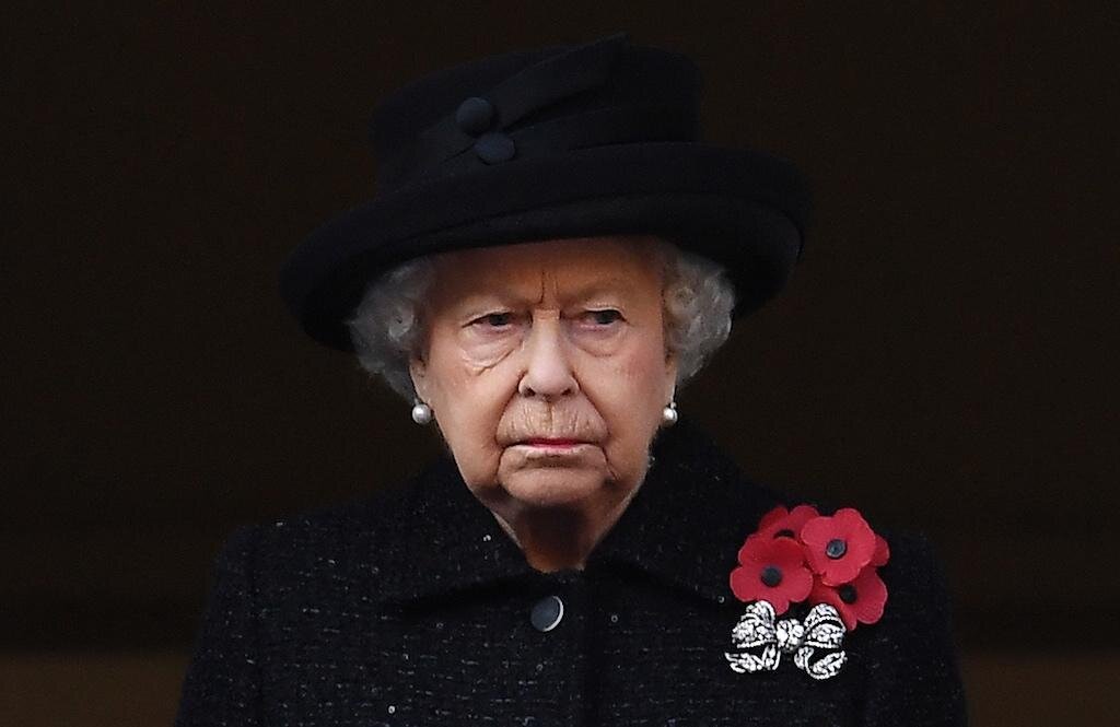 королева жива