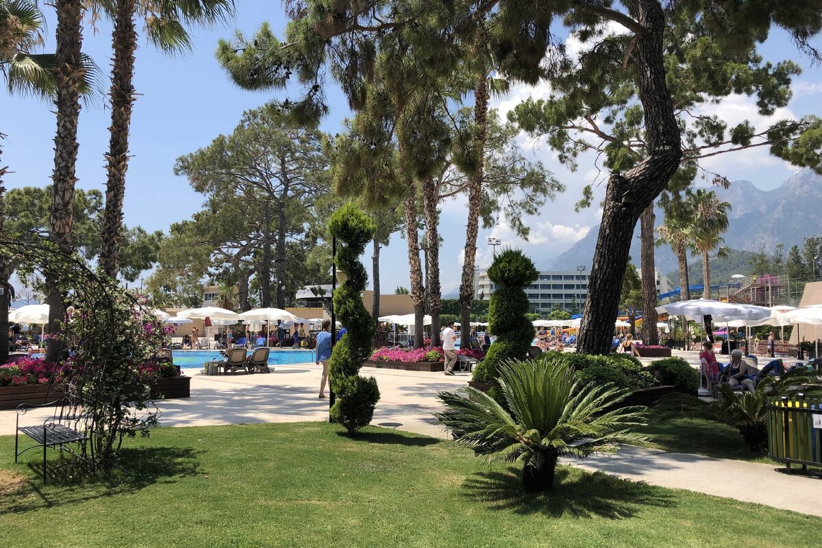 Территория отеля Kilikya Palas 5* фото автора