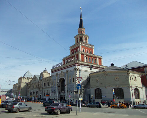 Фото 1. Казанский железнодорожный вокзал на Комсомольской площади