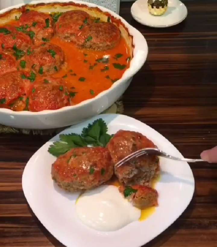 Это очень вкусная запеканка и в то же время очень простая. Будет приятно удивить своих гостей, кулинарным мастерством.